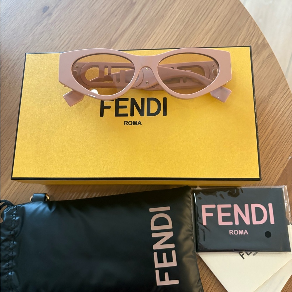 Fendi Pink Sunglasses Elegant Accessories - Picture 2 of 3